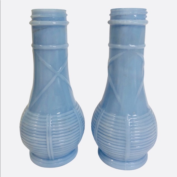 Vintage Jeanette Blue Milk Glass Salt & Pepper Shakers - Picture 2 of 9